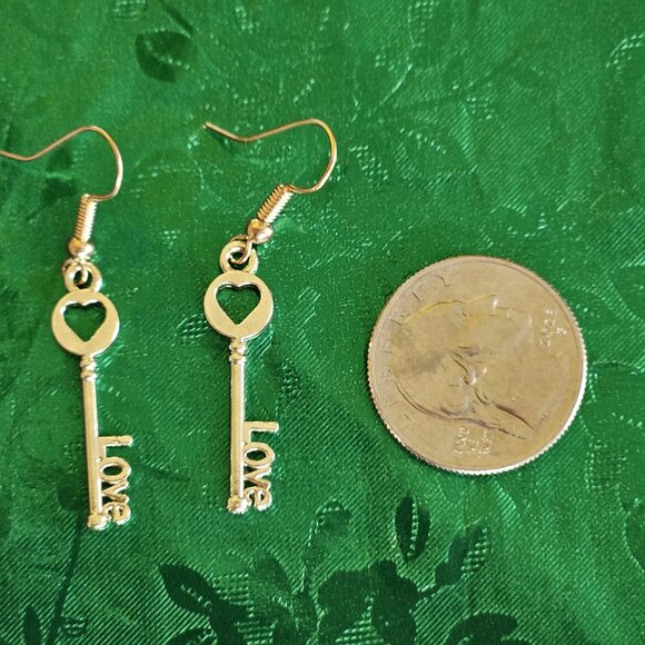 💖🗝️L-O-V-E "SPELLed" Out💖🗝️Key Earrings - NWOT💖🗝️ - Picture 2 of 6